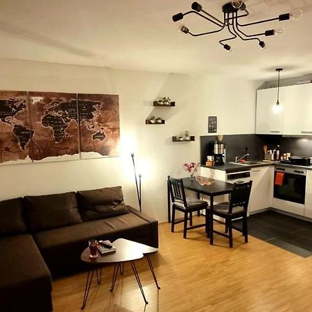 Business Apartment Mit Kuche Fur 1-3 +Netflx+5G Wlan Nahe Der Mhh Im Industrial Design Hannover Esterno foto
