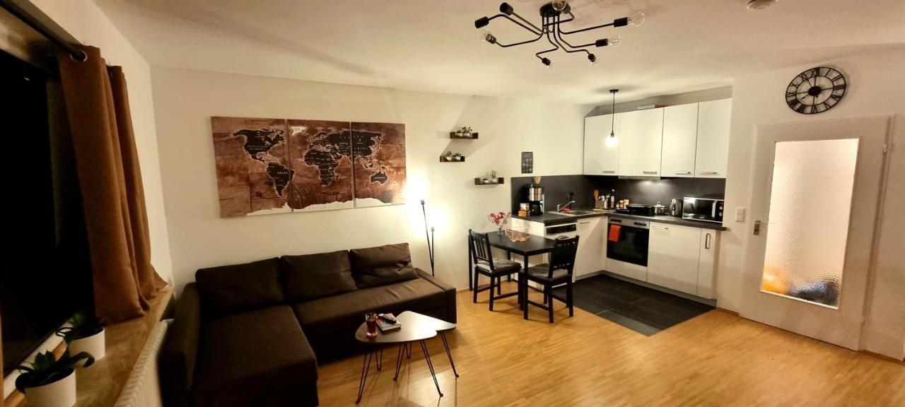 Business Apartment Mit Kuche Fur 1-3 +Netflx+5G Wlan Nahe Der Mhh Im Industrial Design Hannover Esterno foto