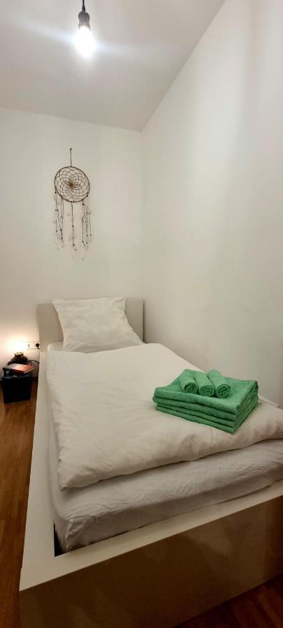 Business Apartment Mit Kuche Fur 1-3 +Netflx+5G Wlan Nahe Der Mhh Im Industrial Design Hannover Esterno foto