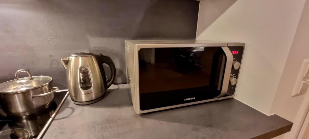 Business Apartment Mit Kuche Fur 1-3 +Netflx+5G Wlan Nahe Der Mhh Im Industrial Design Hannover Esterno foto