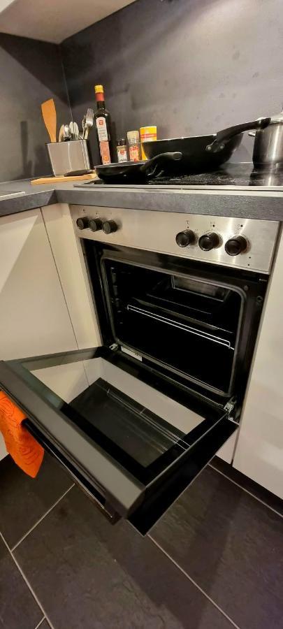 Business Apartment Mit Kuche Fur 1-3 +Netflx+5G Wlan Nahe Der Mhh Im Industrial Design Hannover Esterno foto