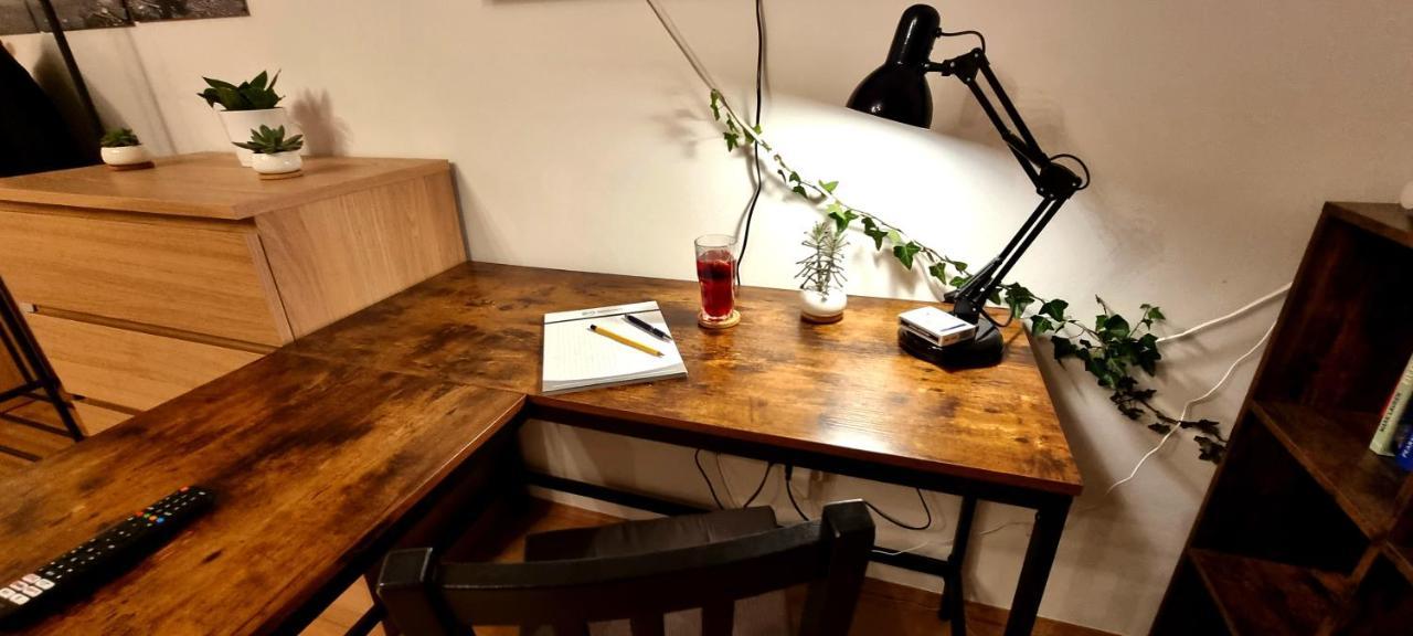 Business Apartment Mit Kuche Fur 1-3 +Netflx+5G Wlan Nahe Der Mhh Im Industrial Design Hannover Esterno foto
